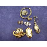 Small collection of jewellery including a cameo brooch depicting a Roman soldier with yellow