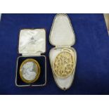 Victorian oval carved cameo shell brooch, depicting head and shoulders of classical female, yellow