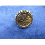 9ct yellow gold half sovereign ring, dated 2002, shank stamped 375, size Z, total weight approx 8g