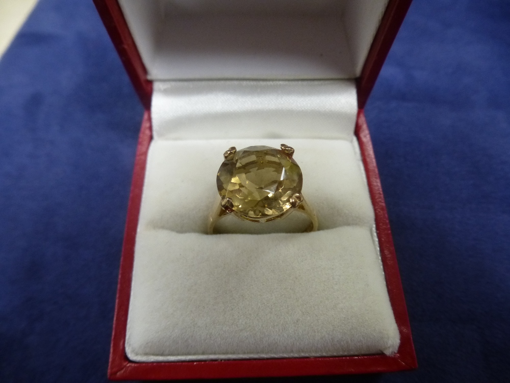 9ct gold ring with single citrine, size N, weight 3g approx