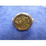 9ct yellow gold half sovereign ring dated 1910, stamped 375, on buckle shank, size U, total weight