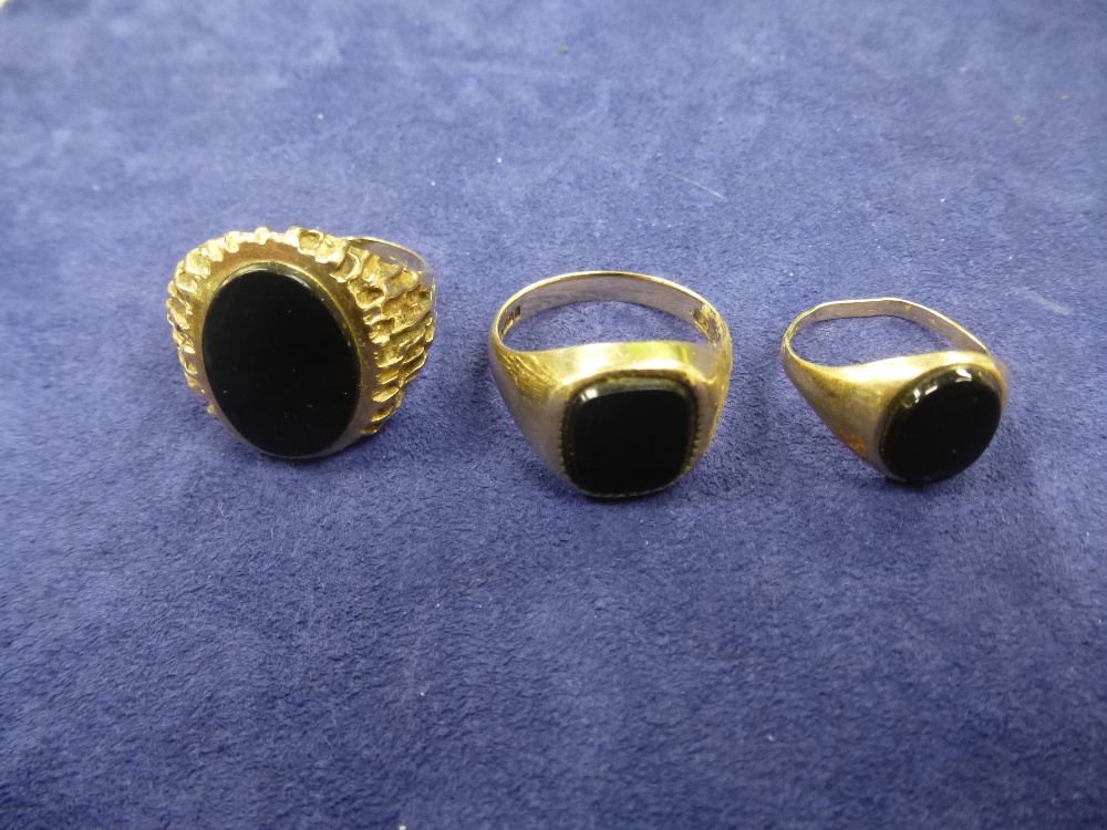 Three gents 9ct yellow gold signet rings, marked 375, total item weight 16g