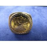 9ct yellow gold half sovereign ring dated 1982, shank stamped 375, total weight approx 9g, size T/U