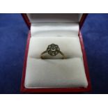 9ct yellow gold daisy ring, marked 9ct, size N, total weight 1.4g
