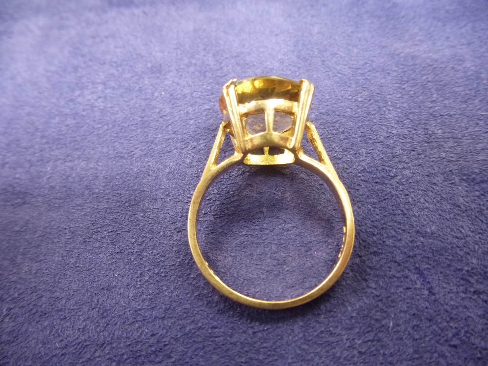 9ct gold ring with single citrine, size N, weight 3g approx - Image 2 of 3