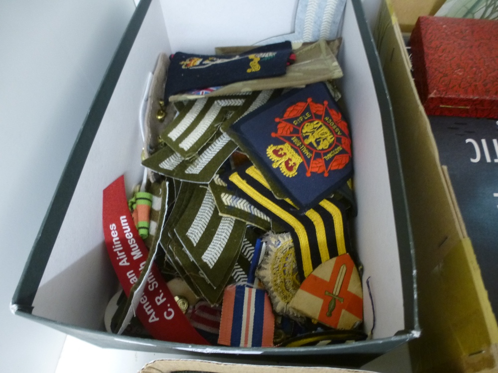 Box of vintage cloth badges etc.