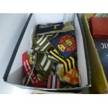 Box of vintage cloth badges etc.
