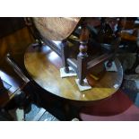 Oval Victorian mahogany dining table on turned supports