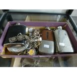 Collectables and costume jewellery to incl. hip flasks, brackets, rings etc.