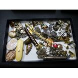 Box of costume jewellery to incl. Silver brooches, earrings, yellow metal cameo brooch/pendant etc