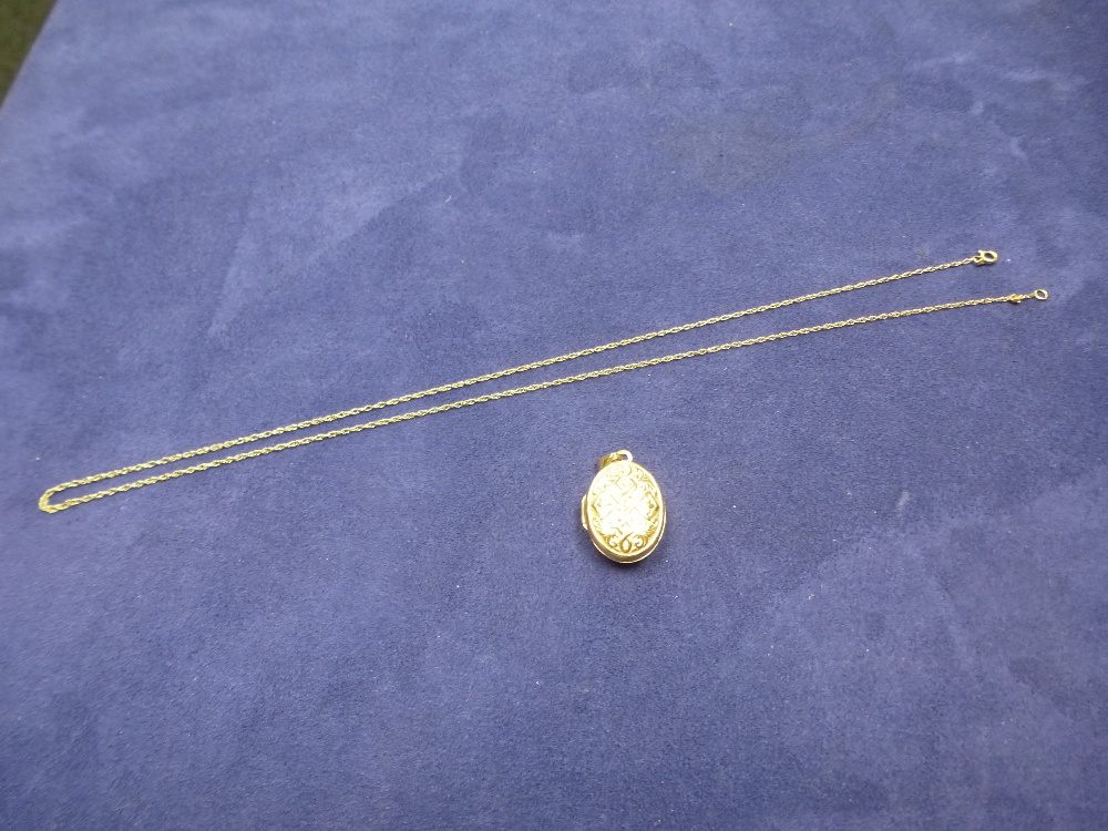 9ct yellow gold neck chain hung with oval laocked, both marked 375, total weight approx 2.8g