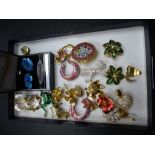 Quantity of mainly Gerrito earrings and brooches