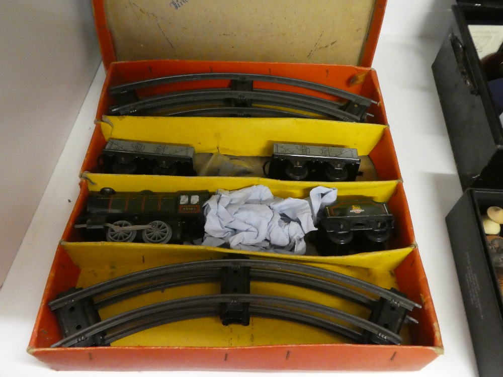 A boxed 1950's 'O' gauge tin Hornby train set - Image 2 of 2