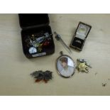 Box of costume jewellery incl. silver framed miniature, 15ct yellow gold dress ring AF, yellow metal