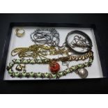 Costume jewellery to incl. articulated fish pendant, silver bangle, 9K yellow gold dress ring AF