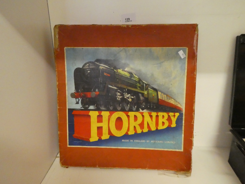 A boxed 1950's 'O' gauge tin Hornby train set