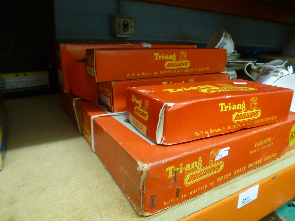 A Triang RS4 train set and boxes of track - Image 2 of 2