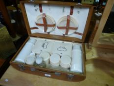 A Coracle vintage picnic set in rexine case