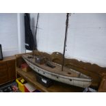 Large early 20th Century, possibly Edwardian pond yacht, 1.6m in length with original paint in