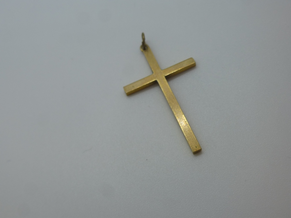 9ct yellow gold cross pendant marked 375, weight approx. 1.8g, etc