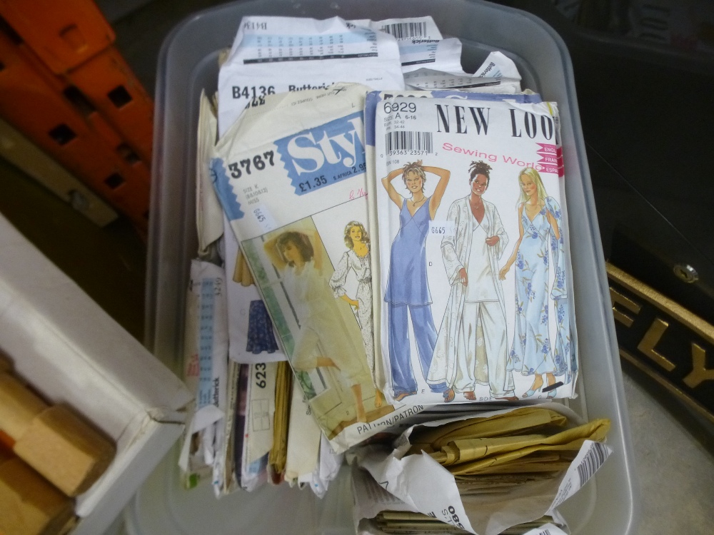 A dressmaker's dummy, alongside a lidded box filled with sewing, embroidery and tapestry making - Image 4 of 4