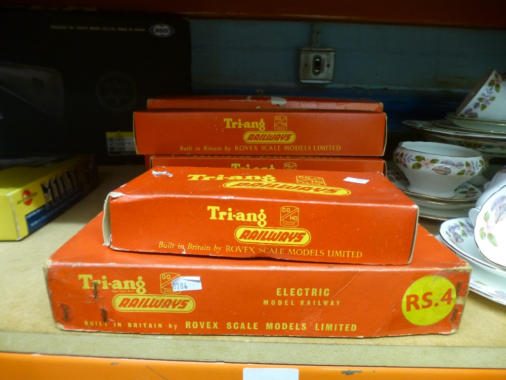 A Triang RS4 train set and boxes of track