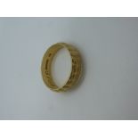 9ct yellow gold wedding band, size S, marked 375, approx 4.9g