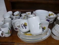 A quantity of Royal Worcester 'Evesham' oven to tableware