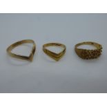 Three 9ct yellow gold rings, including a knot design ring, all marked 375, the largest size T, total