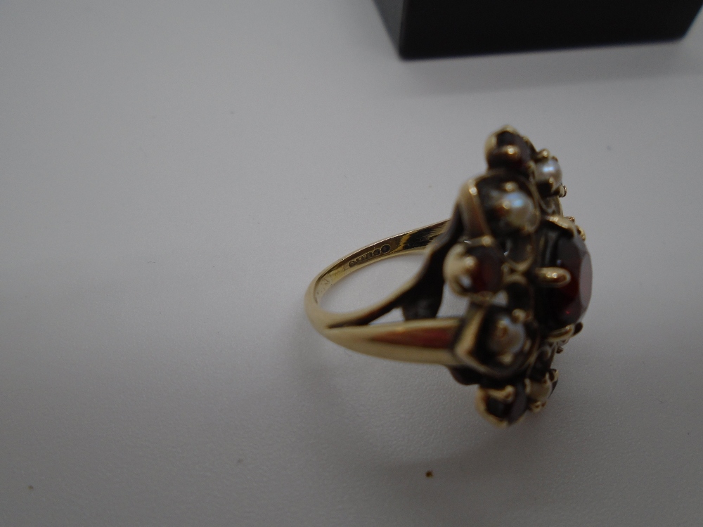 9 carat gold ring inset with a large Garnet surrounded by smaller Garnets and pearls inset in - Image 4 of 4