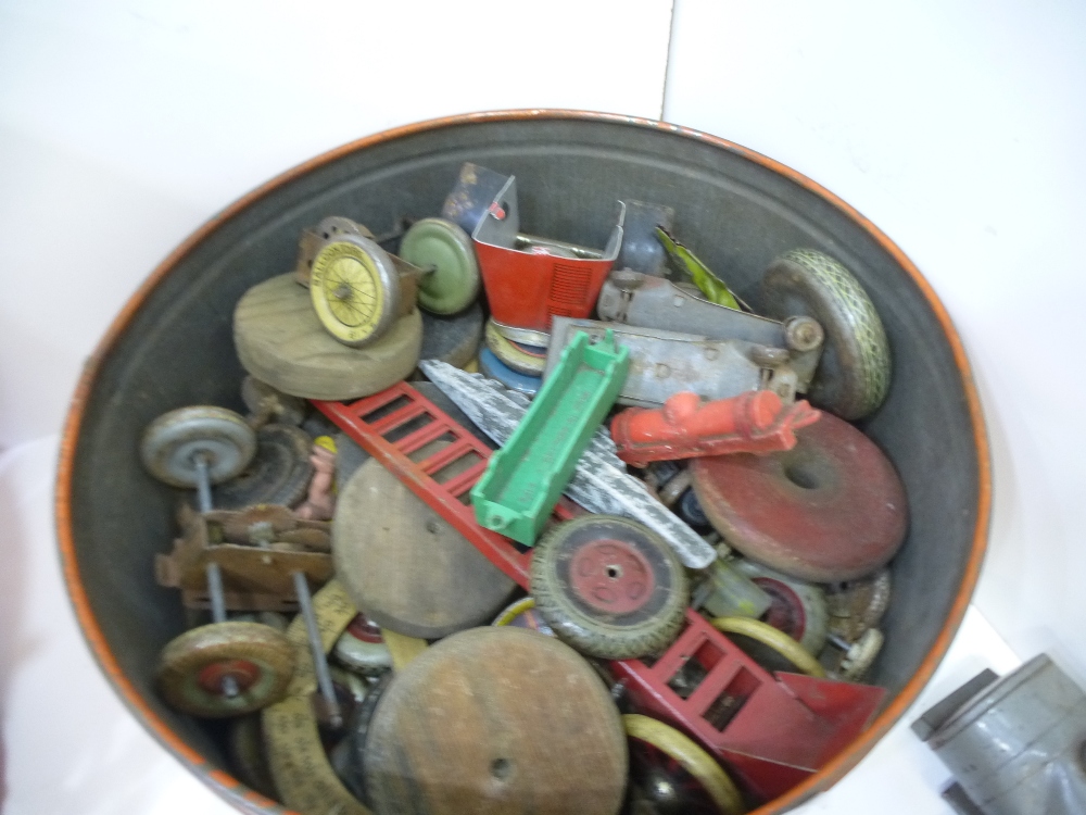 A quantity of vintage tin toy vehicles - Image 2 of 4