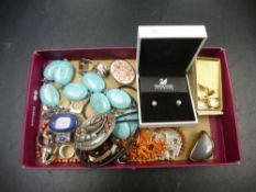 Tray of costume jewellery to include coral necklace, boxed Swarovski earrings, silver rings, large