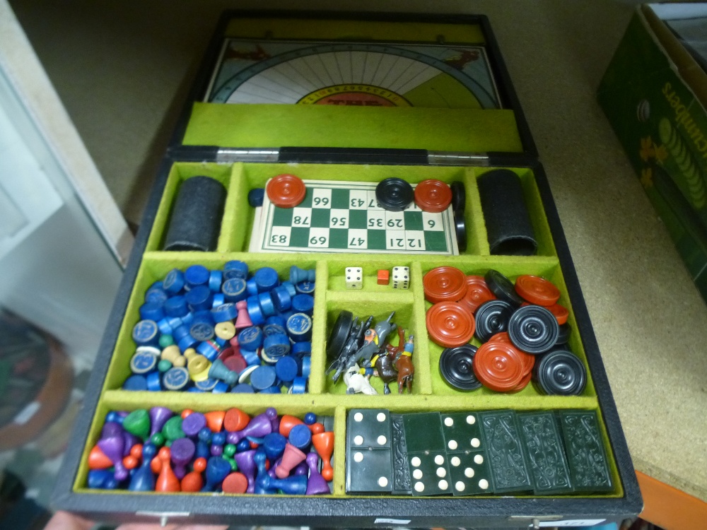 A cased vintage compendium of games, to include drafts, chess and dominoes, etc - Image 2 of 2