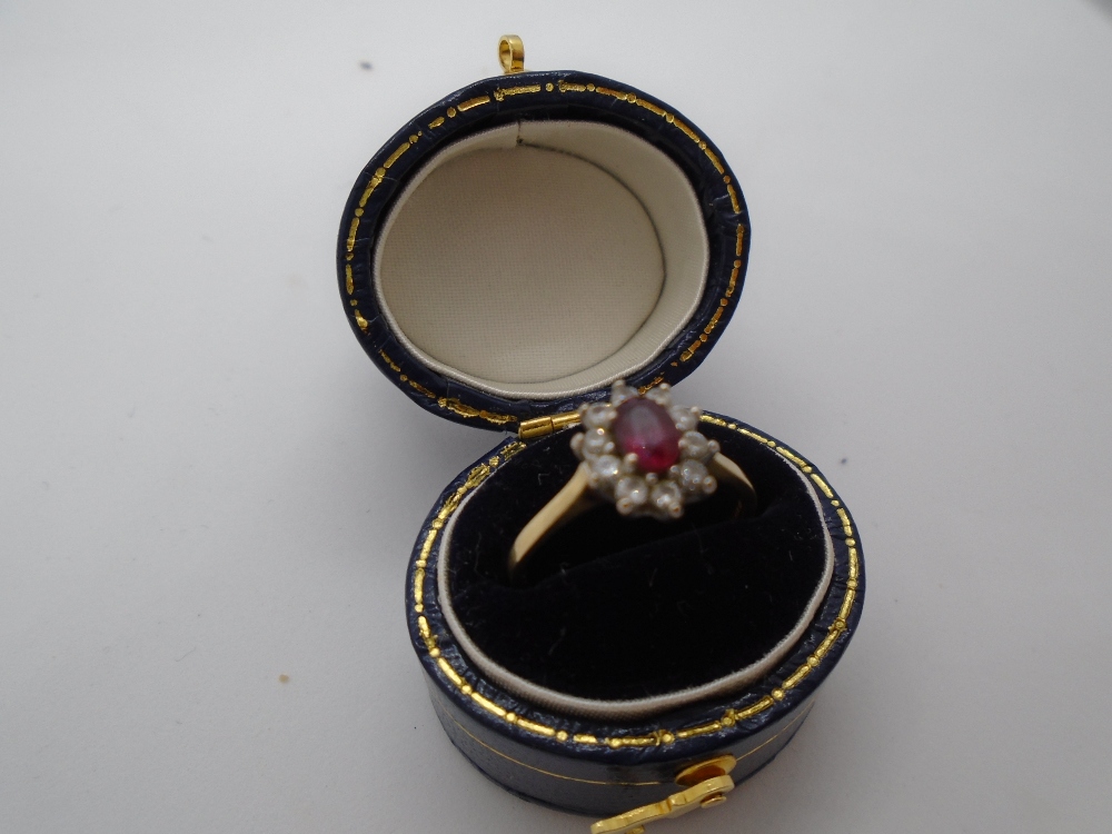 18ct yellow gold cluster ring with central ruby surrounded by small diamonds, marked 750, size L - Bild 2 aus 3