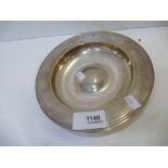 A heavy silver circle dish hallmarked London 1979, William Comyns and Sons Ltd, approx 17cm diam,