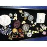 China floral brooches and sundry jewellery