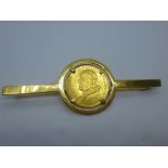 Yellow metal bar brooch with mounted IOHANNESXXIII PONTIFEX MAXIM Medallion, total weight approx 8.