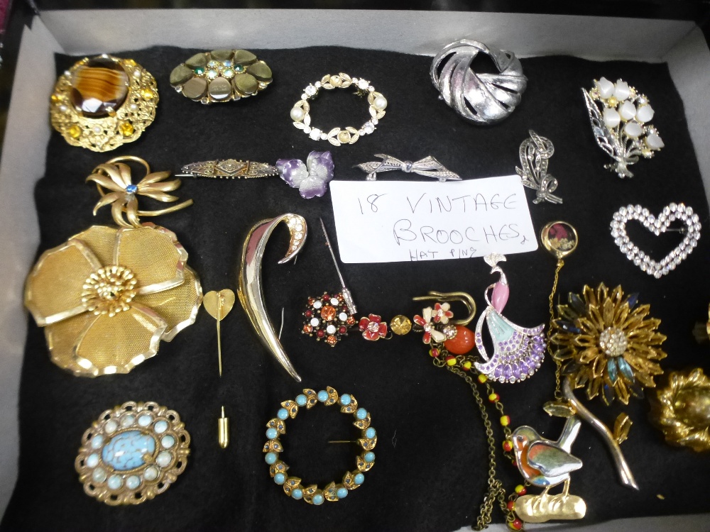 A large quantity of costume jewellery and similar - Bild 5 aus 7