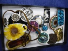 A small quantity of ceramic brooches and sundry