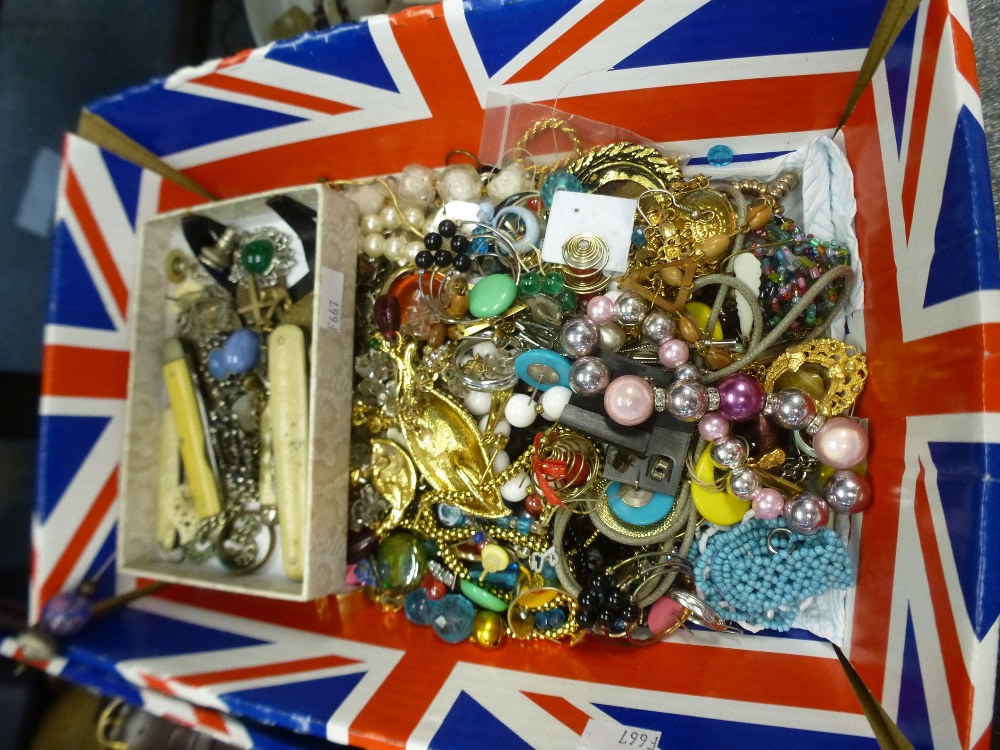 Two small trays of costume jewellery - Bild 2 aus 3