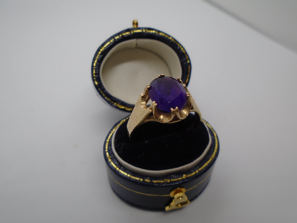 9ct yellow gold ring with faceted amethyst in claw mount, size R, marked 375, weight 3g