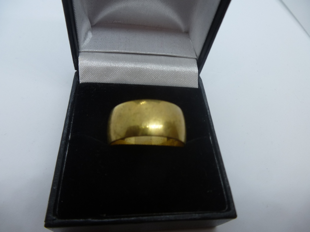 Gents 9ct yellow gold wedding band, size T/U, weight approx 4.7g