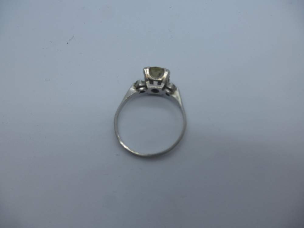 Platinum ring with central diamond, approx 1.75 CARAT, many inclusions, flanked by 2 smaller - Bild 6 aus 6