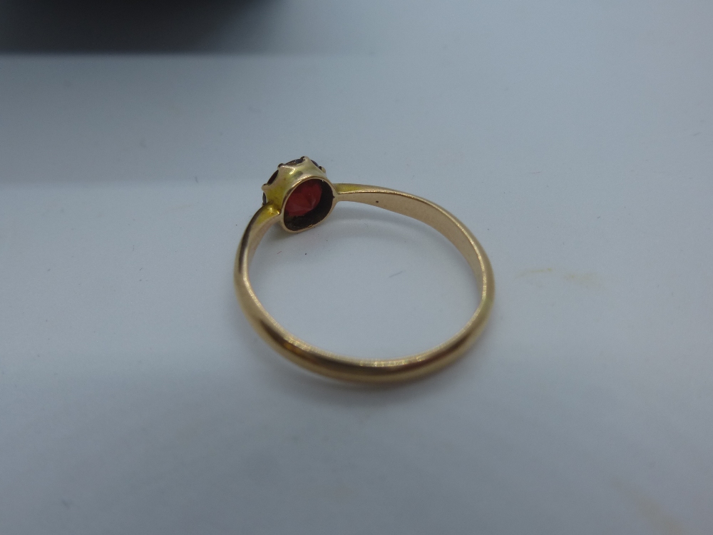 9ct rose gold ring, set with a garnet, size J/K - Image 3 of 3