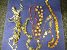 An oriental style necklace and bracelet, and sundry jewellery
