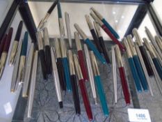A quantity of Parker fountain pens, and others