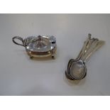 A set of six silver hallmarked teaspoons and silver salt and a further spoon approx 4 ozt