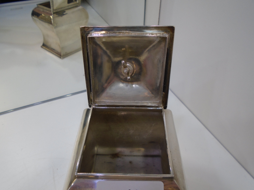 A silver tea caddy with gadrooned borders, hallmarked, however completely worn - Image 3 of 3