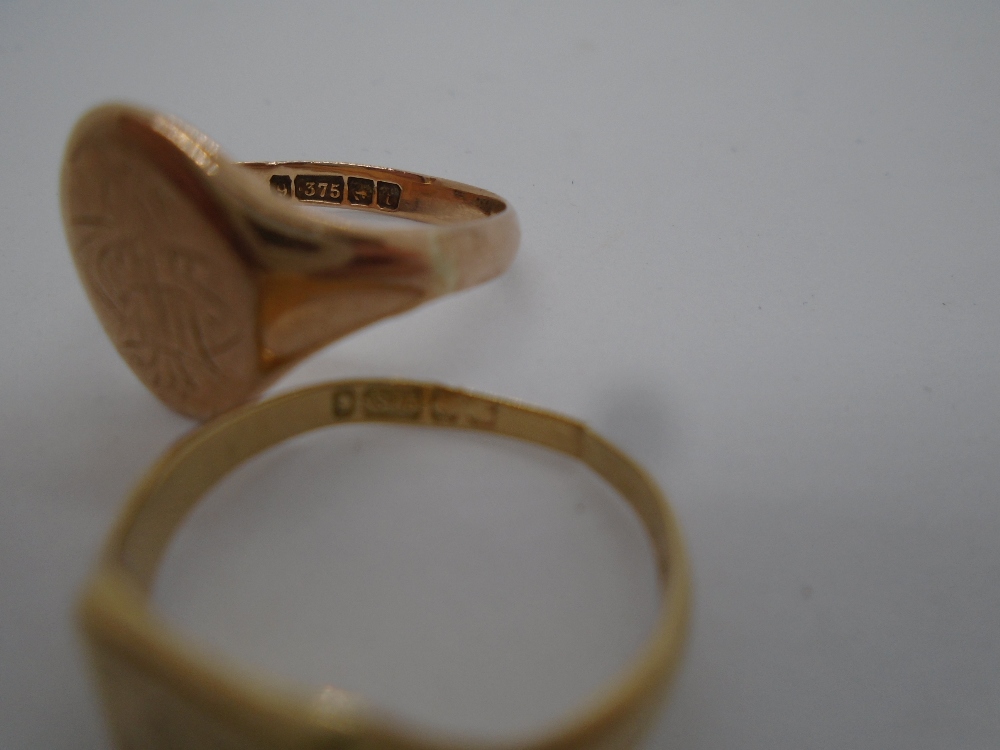 2 9ct yellow gold signet rings, one AF, both marked 375, the largest size T, - Image 3 of 3