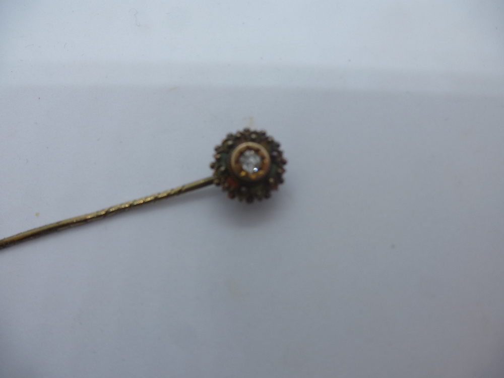 15ct yellow gold Victorian stick pin with floral head and a central diamond, marked 15ct 1.6g in a - Bild 3 aus 3